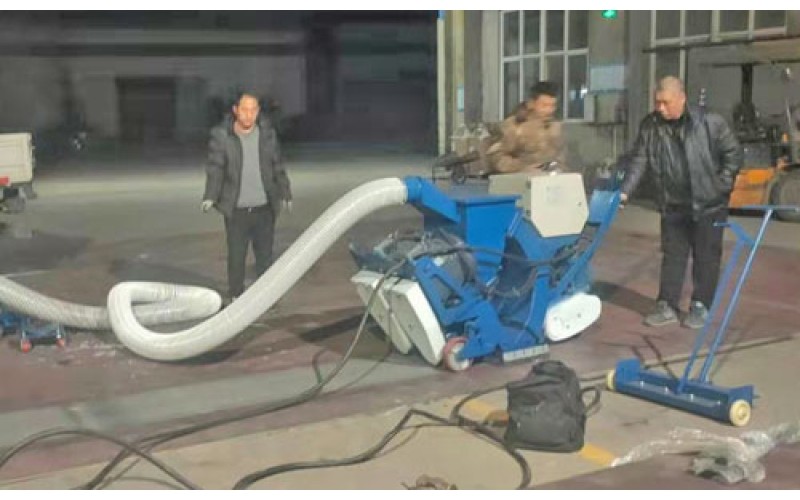 鋼板表面除銹機(jī)可以有效去除鋼板上的銹跡